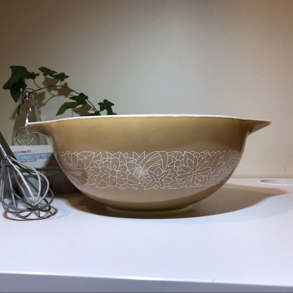 Vintage Woodlands Pyrex Cinderella Bowls - Picture 4 of 11